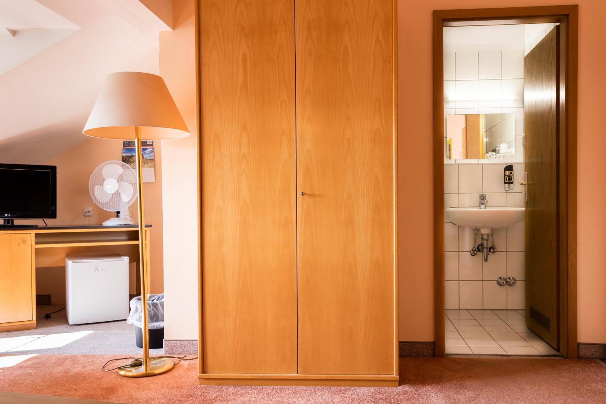 Hotelpension Zum Gockl Allershausen Εξωτερικό φωτογραφία
