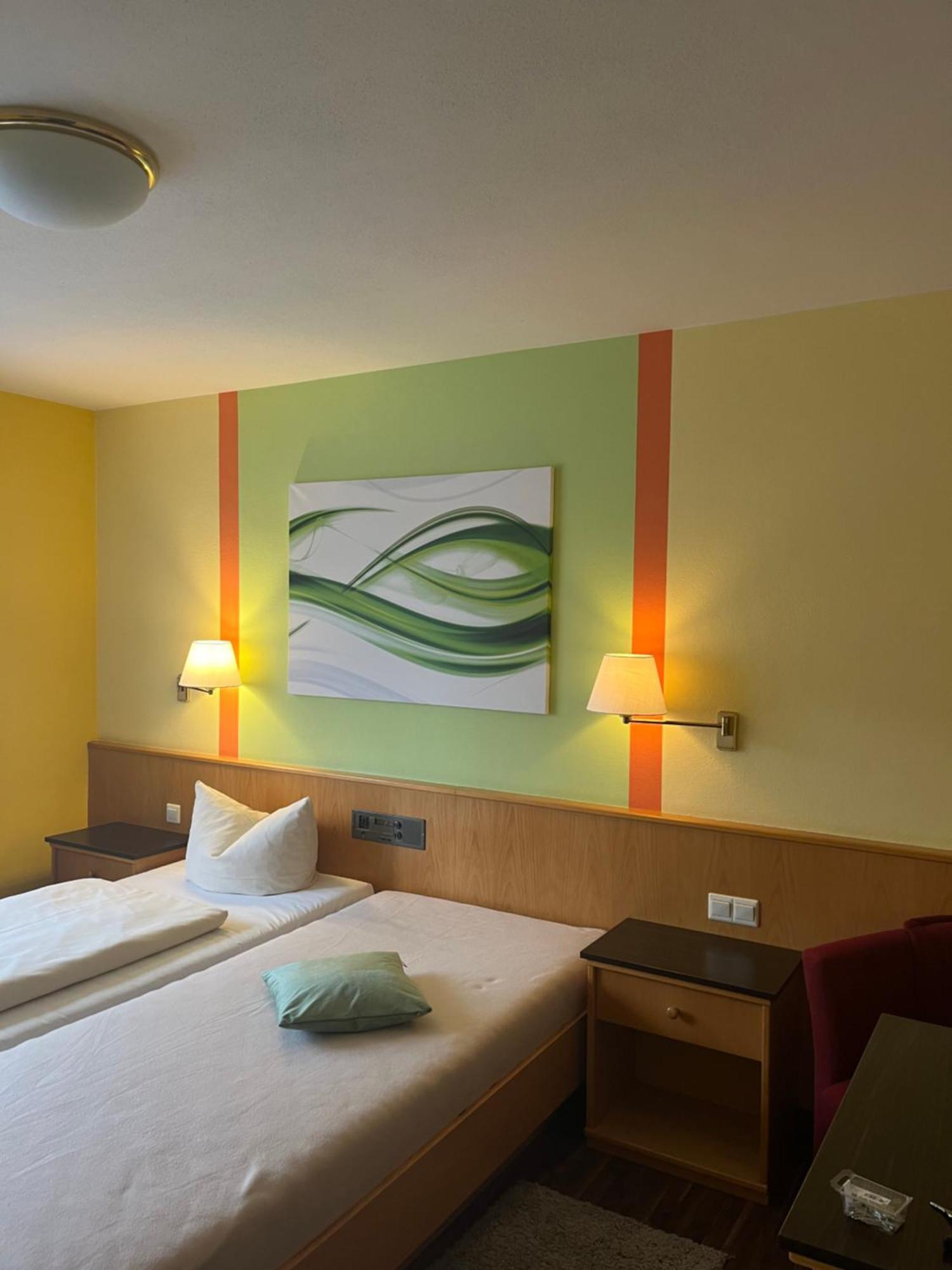 Hotelpension Zum Gockl Allershausen Εξωτερικό φωτογραφία