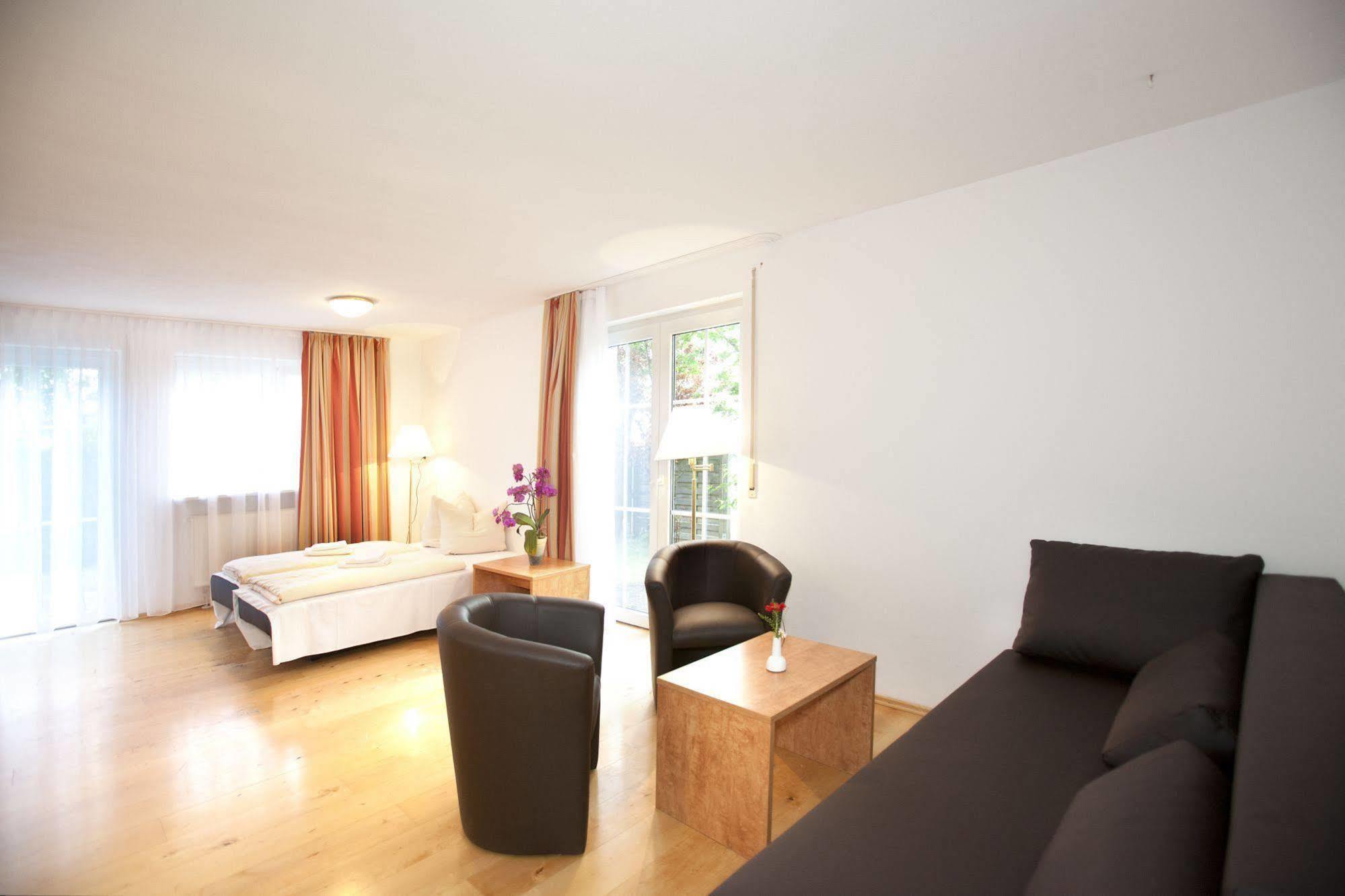 Hotelpension Zum Gockl Allershausen Εξωτερικό φωτογραφία