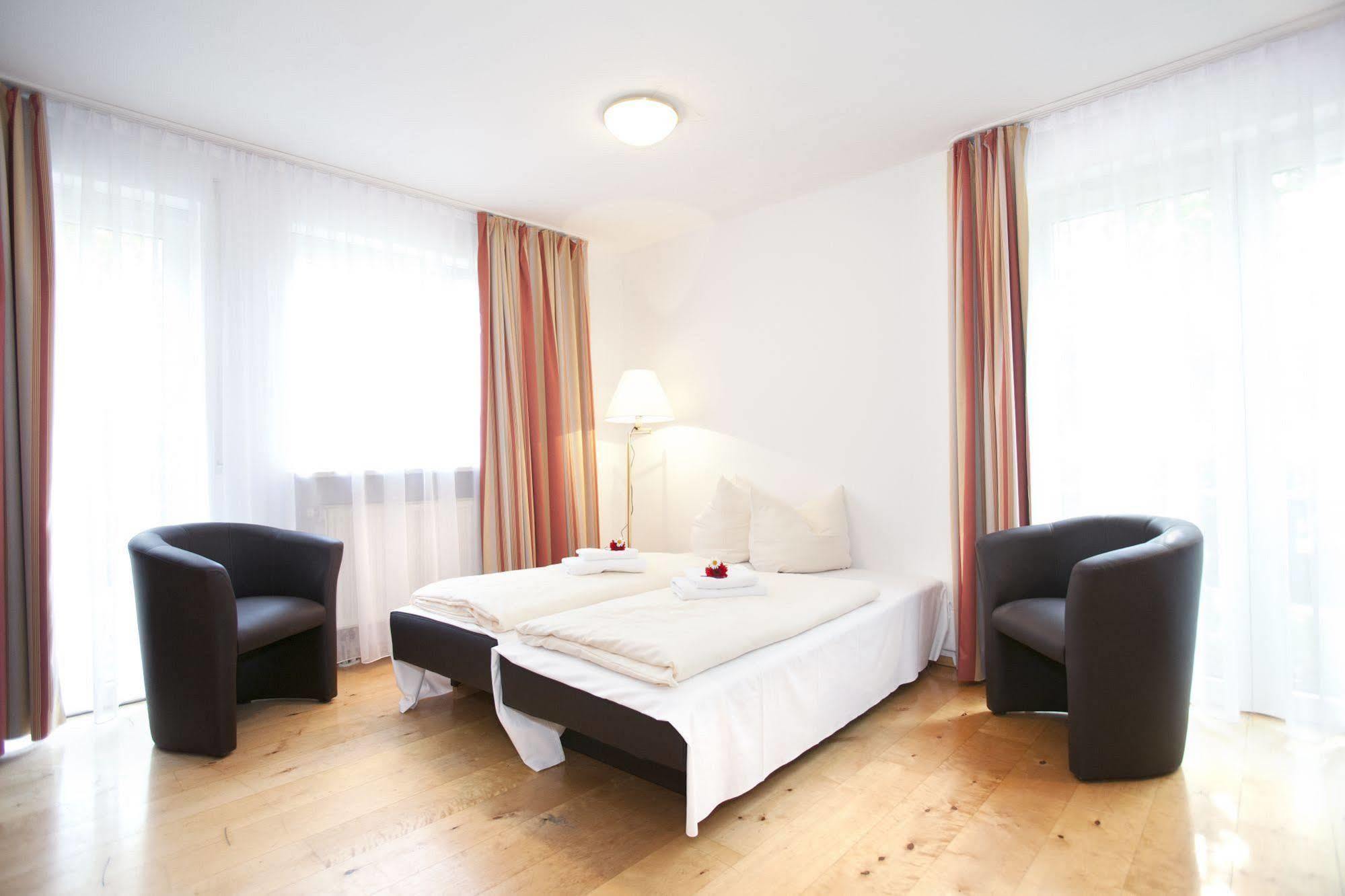 Hotelpension Zum Gockl Allershausen Εξωτερικό φωτογραφία